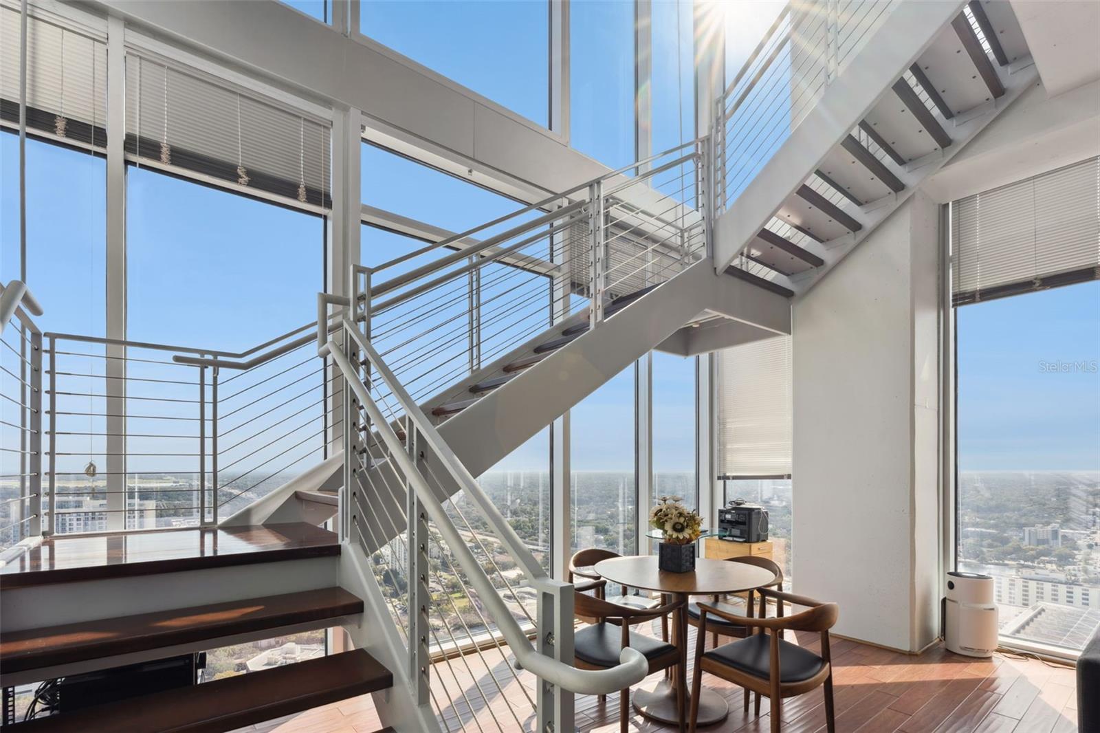 Image 25 of 79 For 155 Court Avenue P-2901