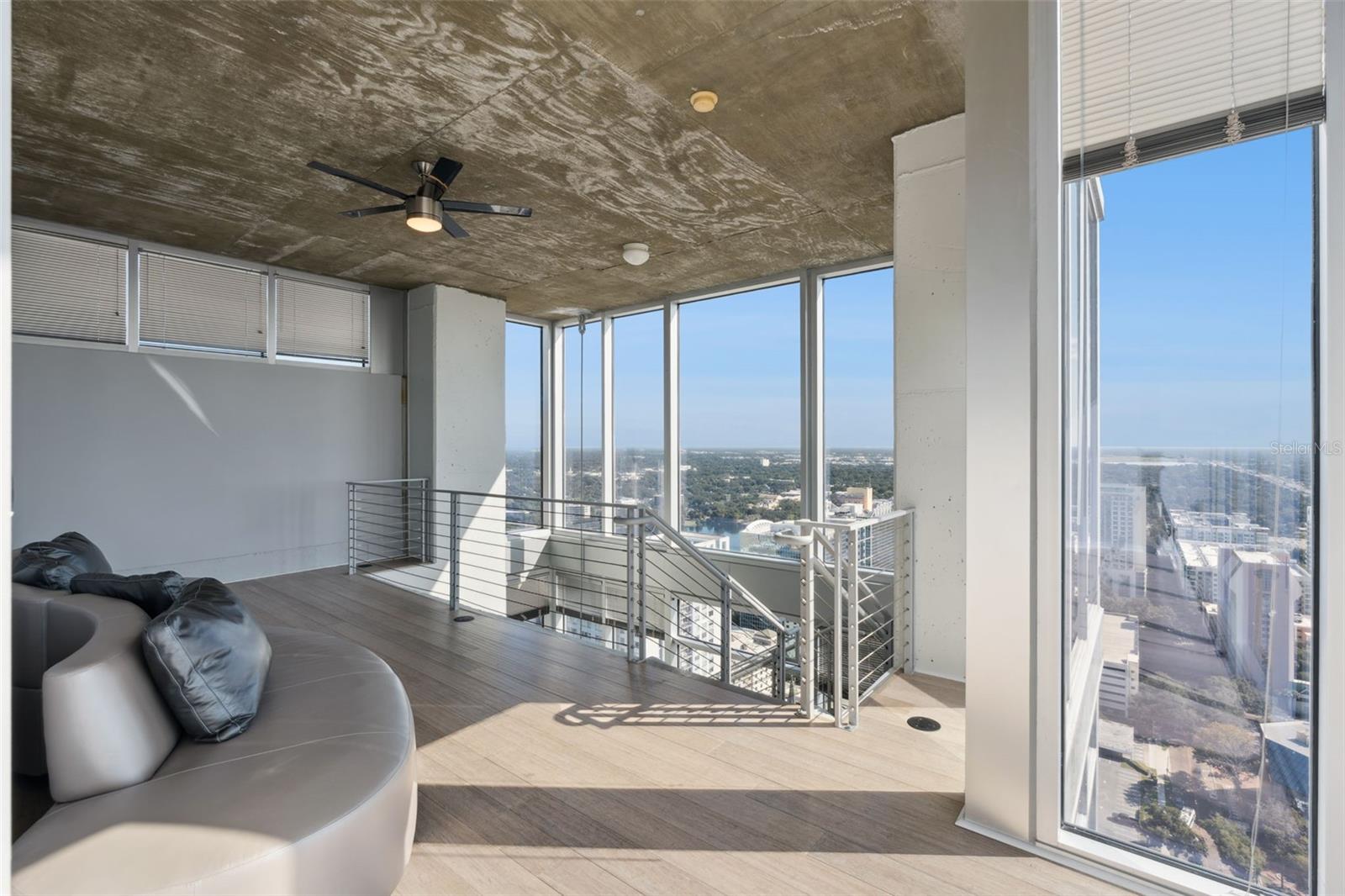 Image 29 of 79 For 155 Court Avenue P-2901