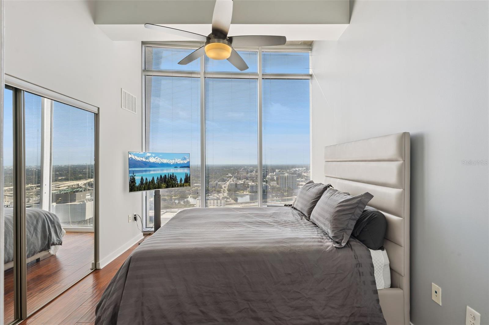 Image 32 of 79 For 155 Court Avenue P-2901