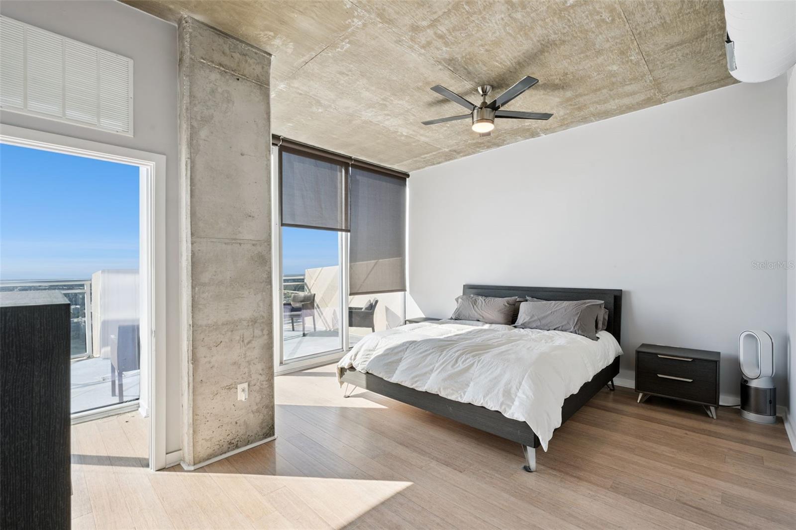 Image 34 of 79 For 155 Court Avenue P-2901