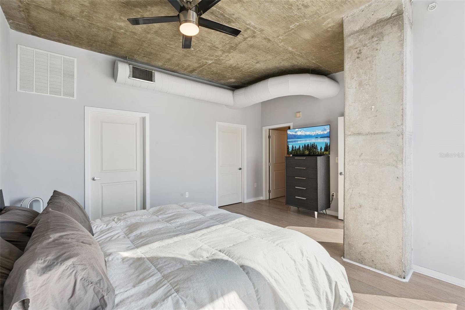 Image 35 of 79 For 155 Court Avenue P-2901