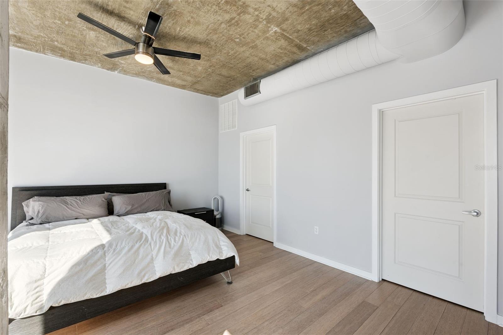 Image 36 of 79 For 155 Court Avenue P-2901