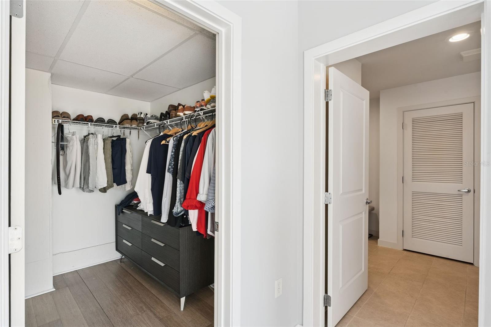 Image 38 of 79 For 155 Court Avenue P-2901