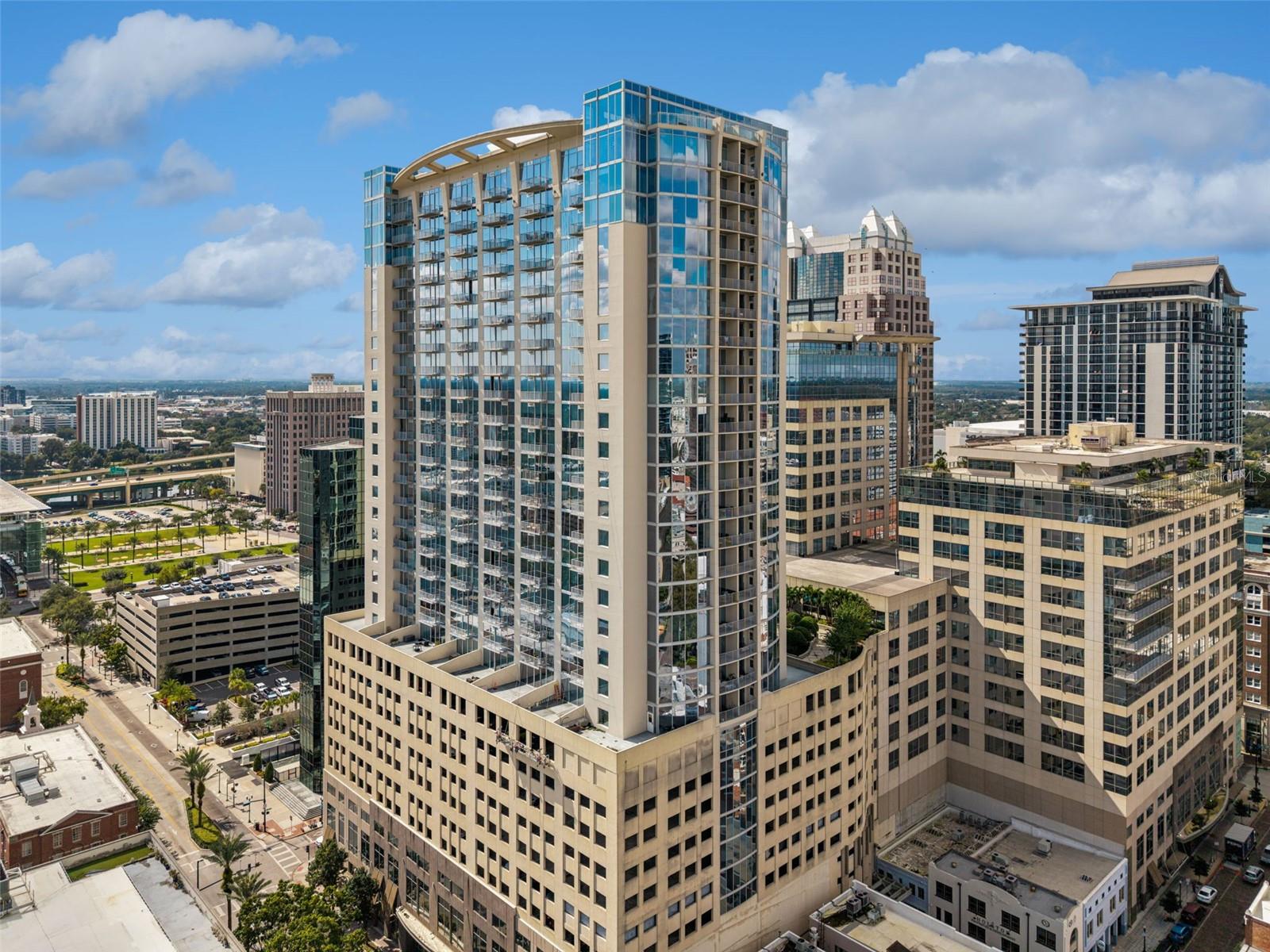 Image 4 of 79 For 155 Court Avenue P-2901