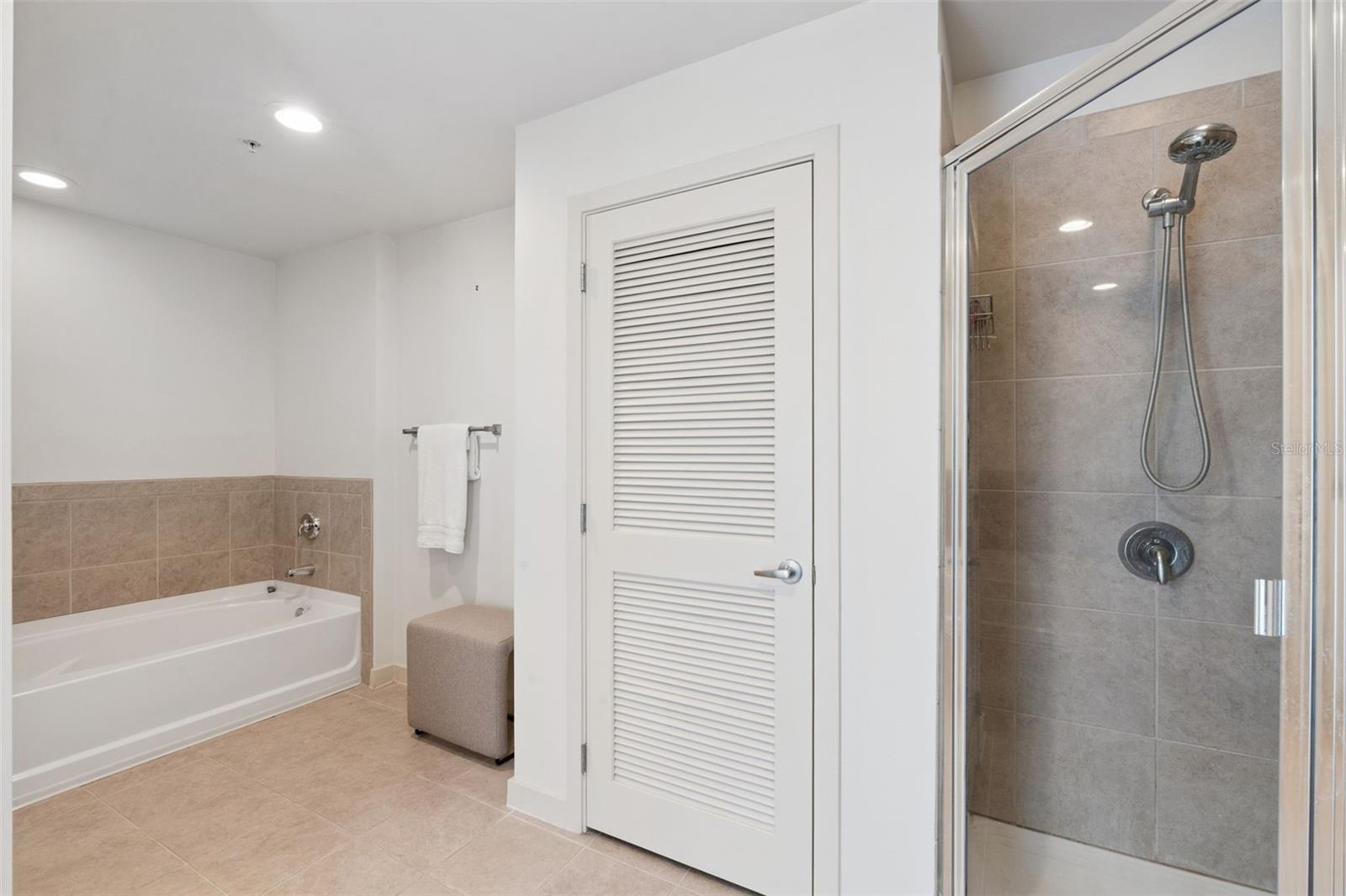 Image 40 of 79 For 155 Court Avenue P-2901