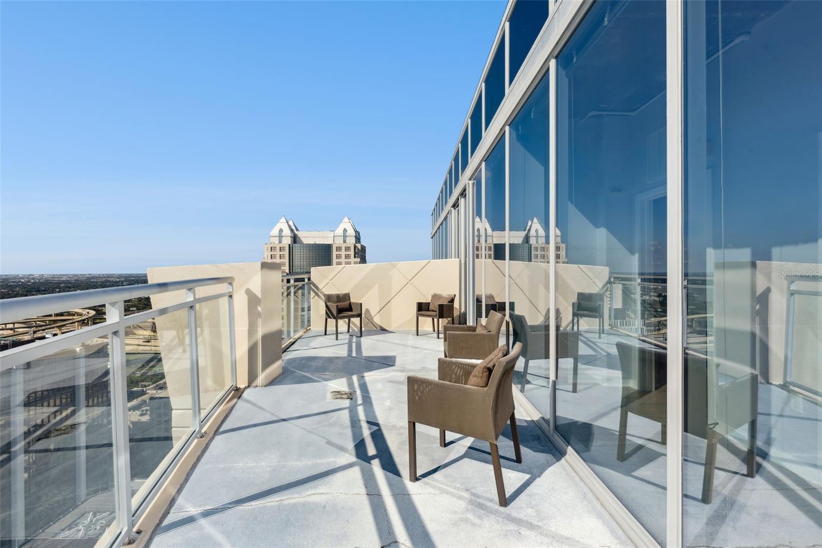 Image 42 of 79 For 155 Court Avenue P-2901