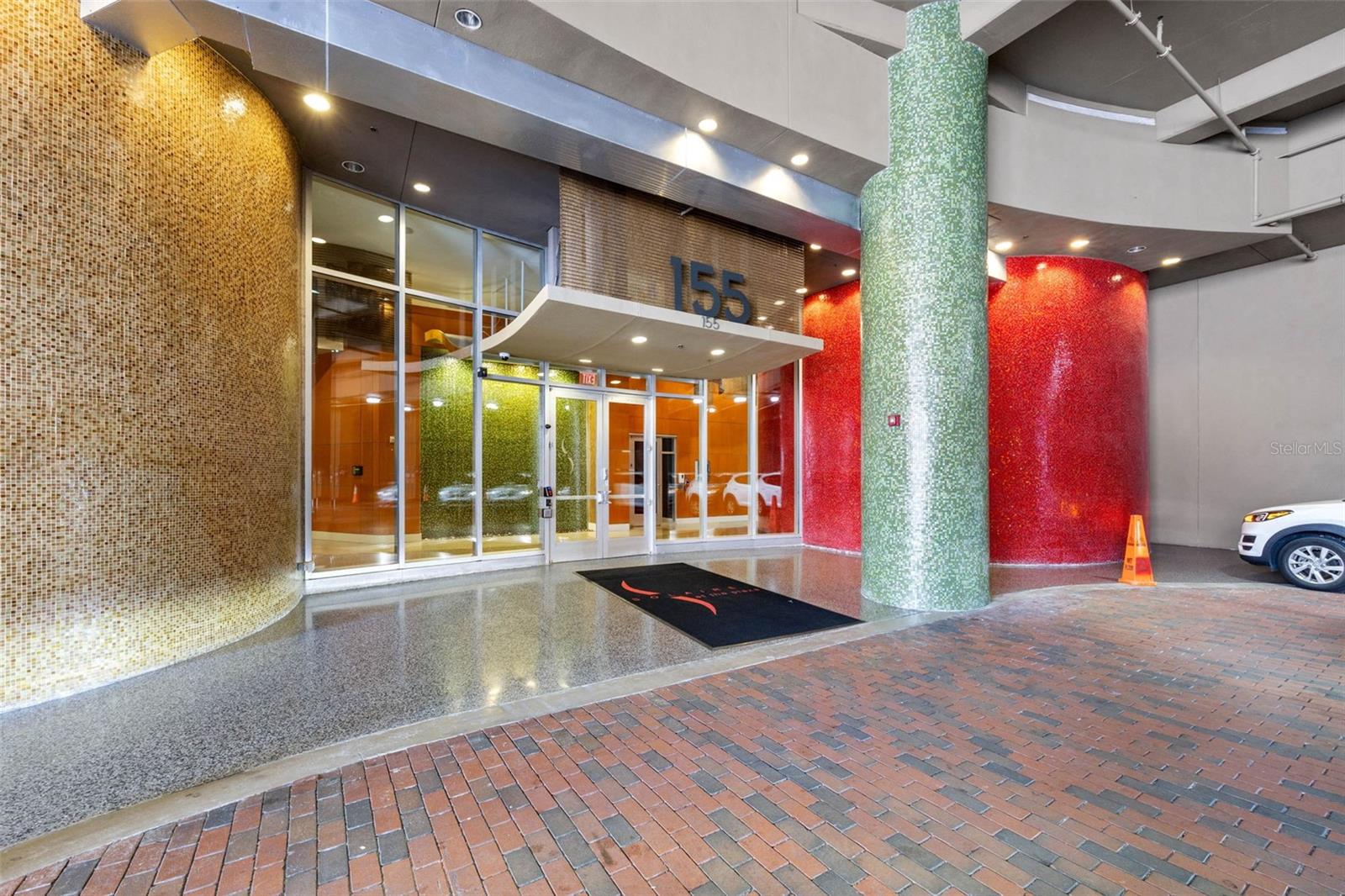 Image 53 of 79 For 155 Court Avenue P-2901