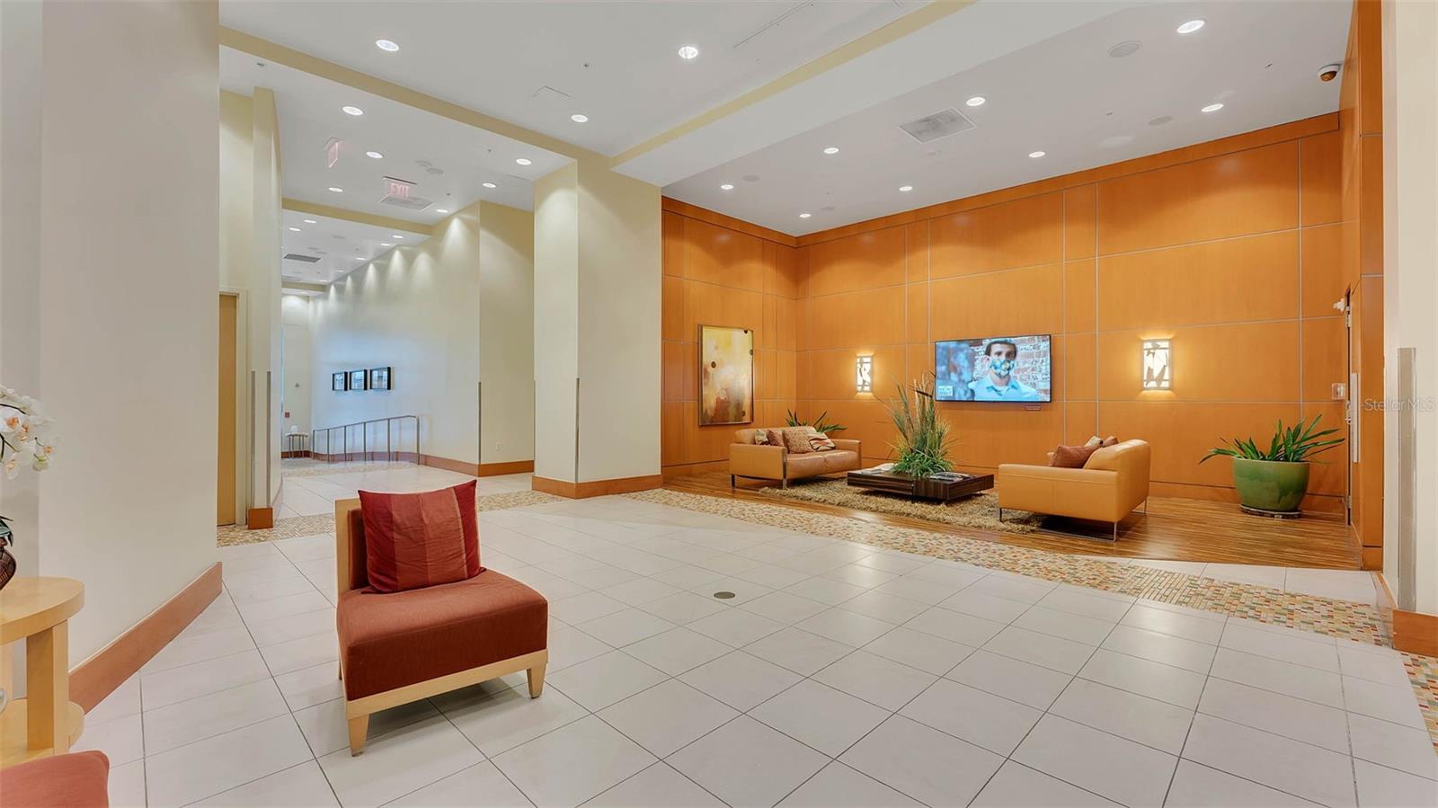 Image 55 of 79 For 155 Court Avenue P-2901