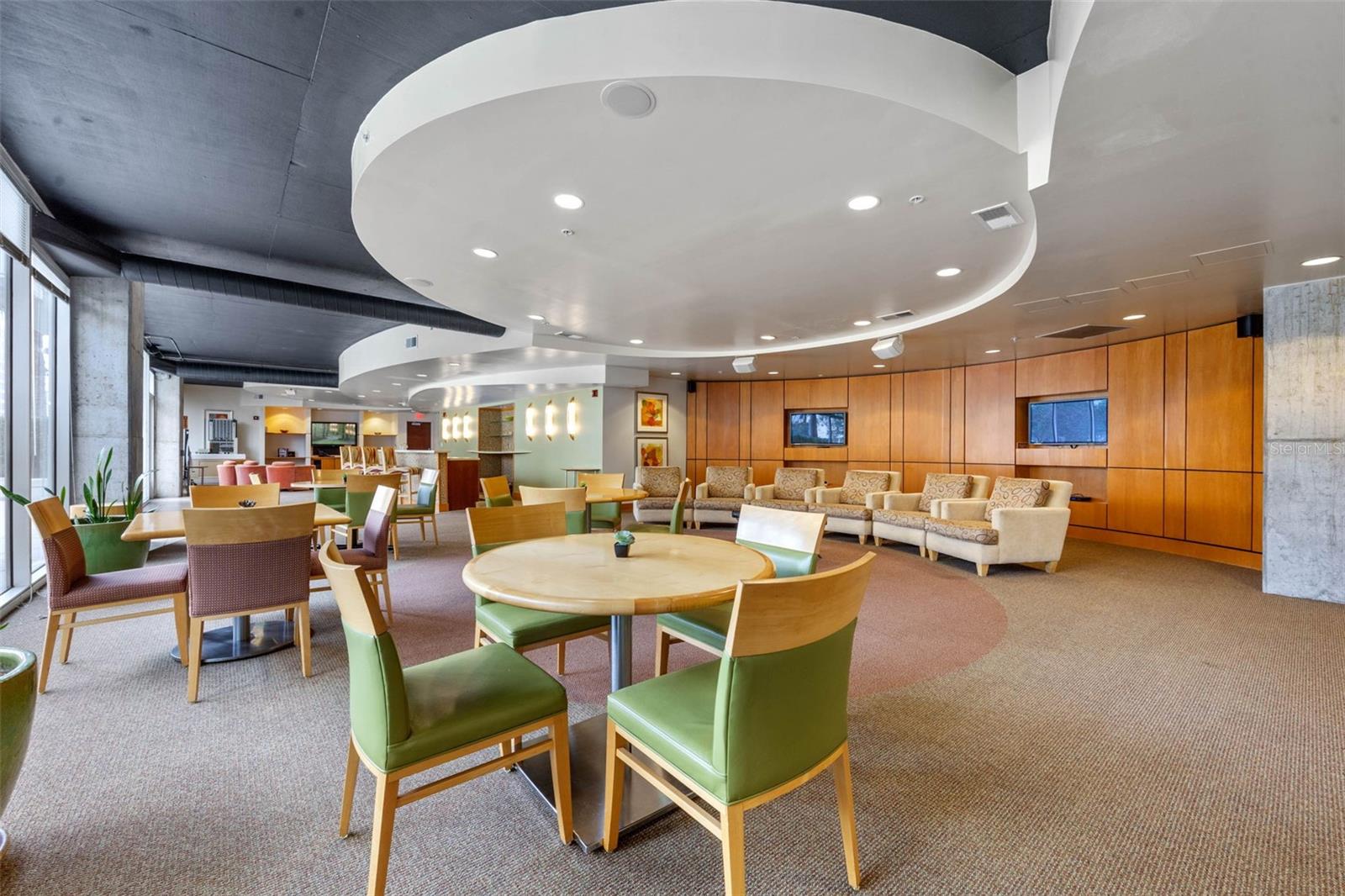 Image 58 of 79 For 155 Court Avenue P-2901