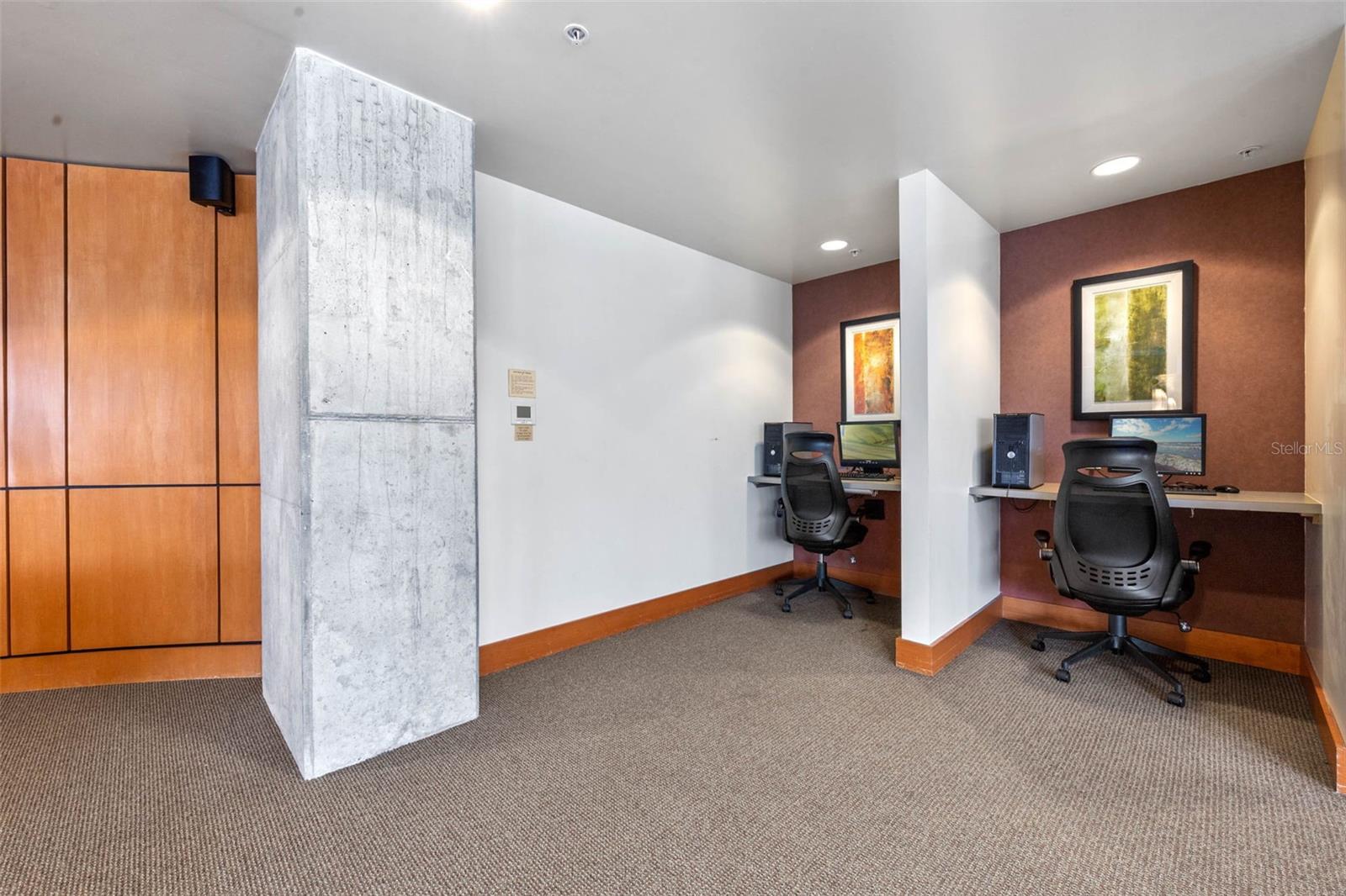 Image 62 of 79 For 155 Court Avenue P-2901