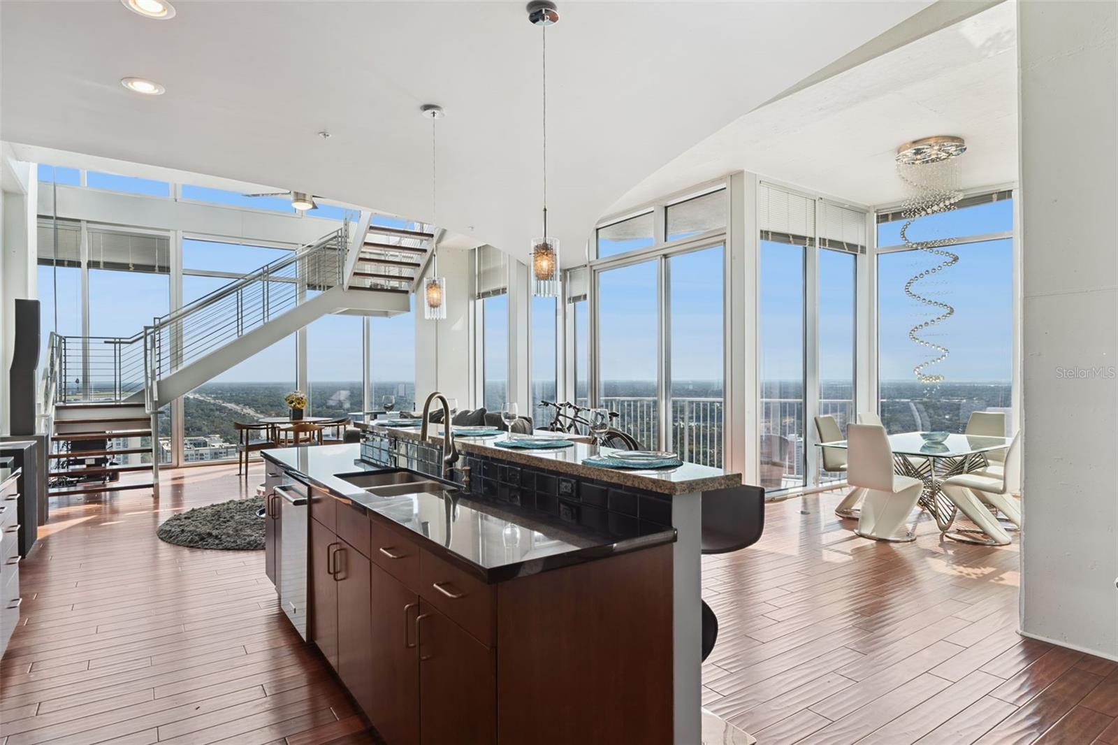 Image 9 of 79 For 155 Court Avenue P-2901