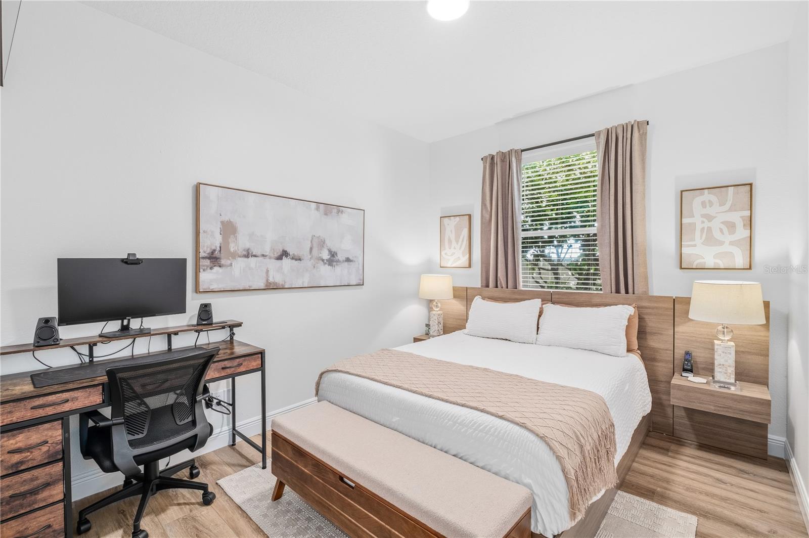 Listing photo id 23 for 2425 Greenwillow Drive