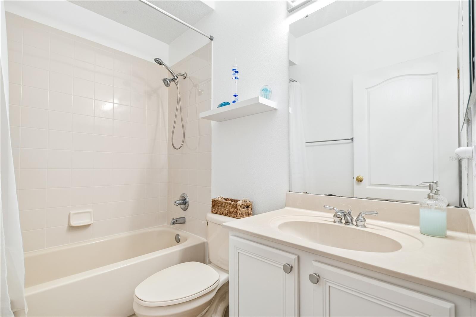 Listing photo id 24 for 2425 Greenwillow Drive