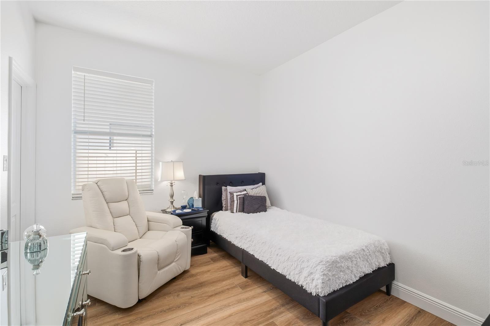 Listing photo id 25 for 2425 Greenwillow Drive