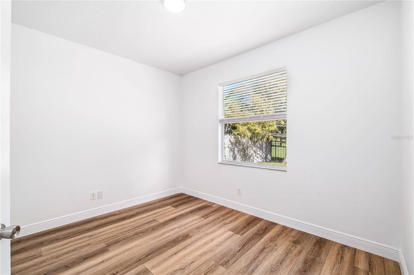 Listing photo id 26 for 2425 Greenwillow Drive