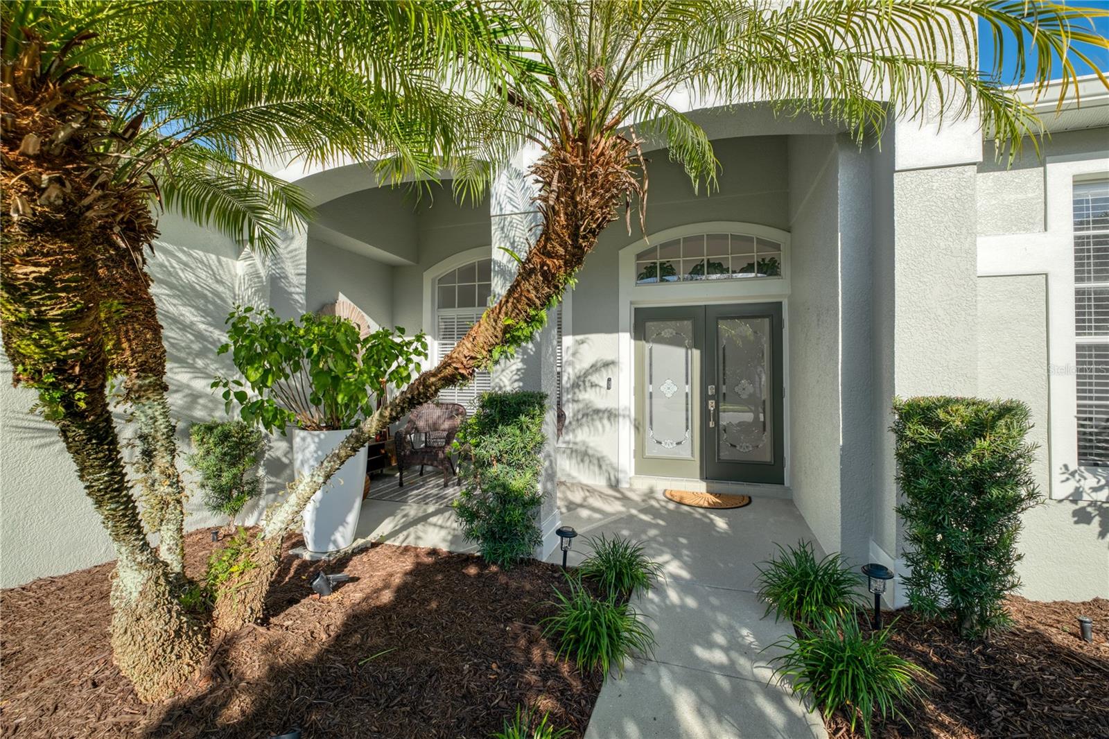 Listing photo id 1 for 2425 Greenwillow Drive