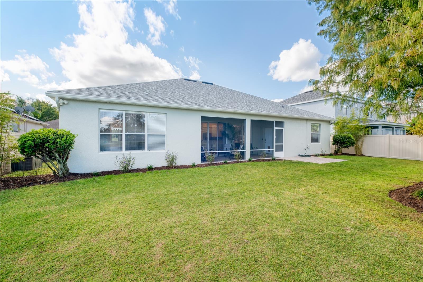 Listing photo id 31 for 2425 Greenwillow Drive