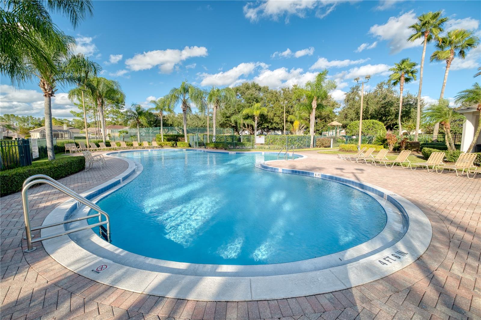 Listing photo id 33 for 2425 Greenwillow Drive