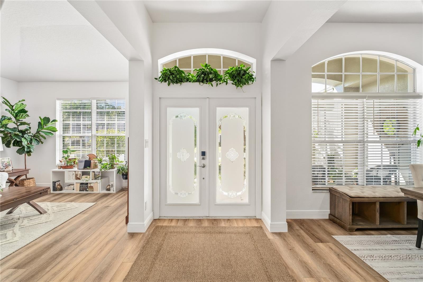 Listing photo id 3 for 2425 Greenwillow Drive