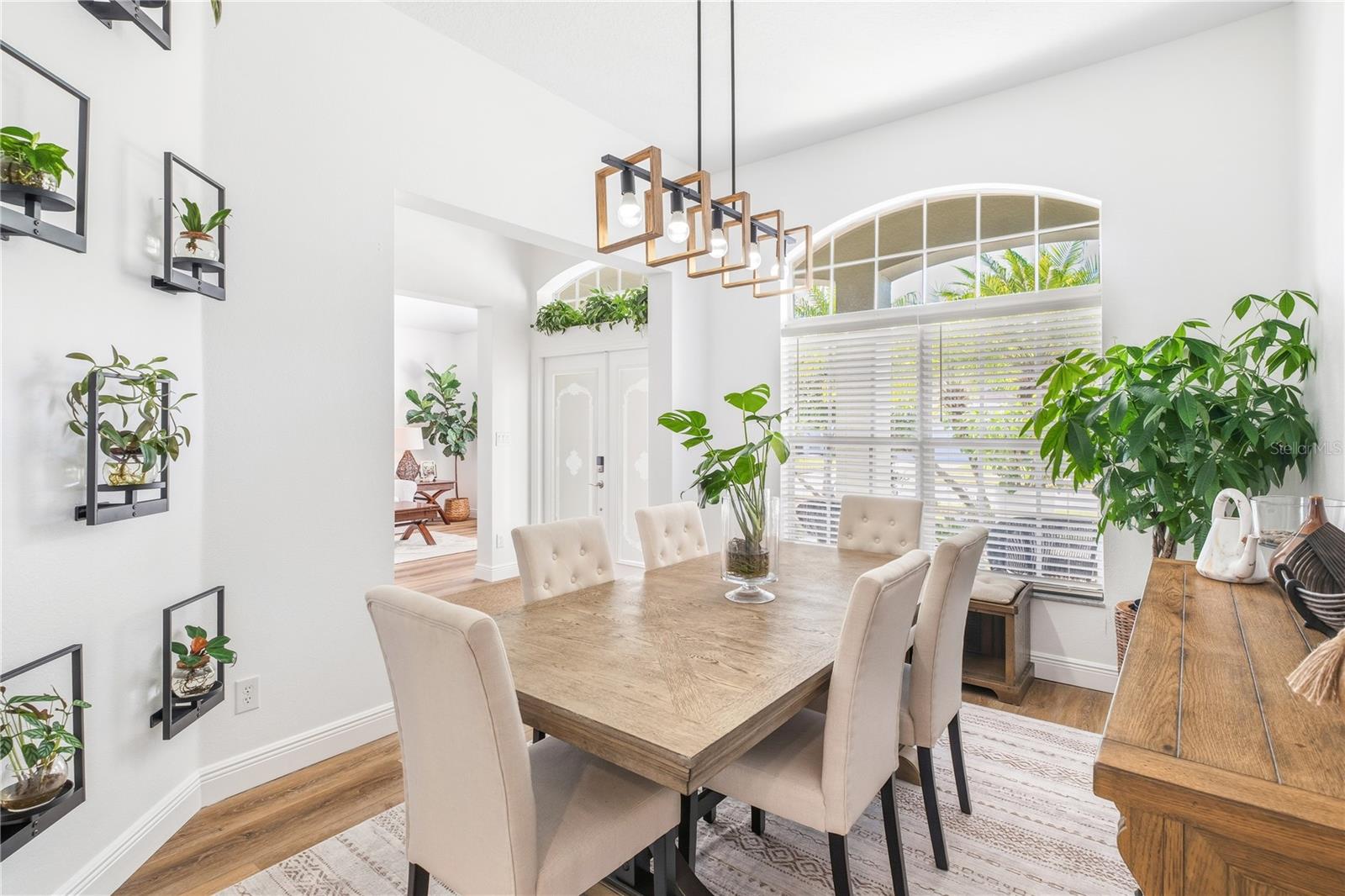 Listing photo id 7 for 2425 Greenwillow Drive