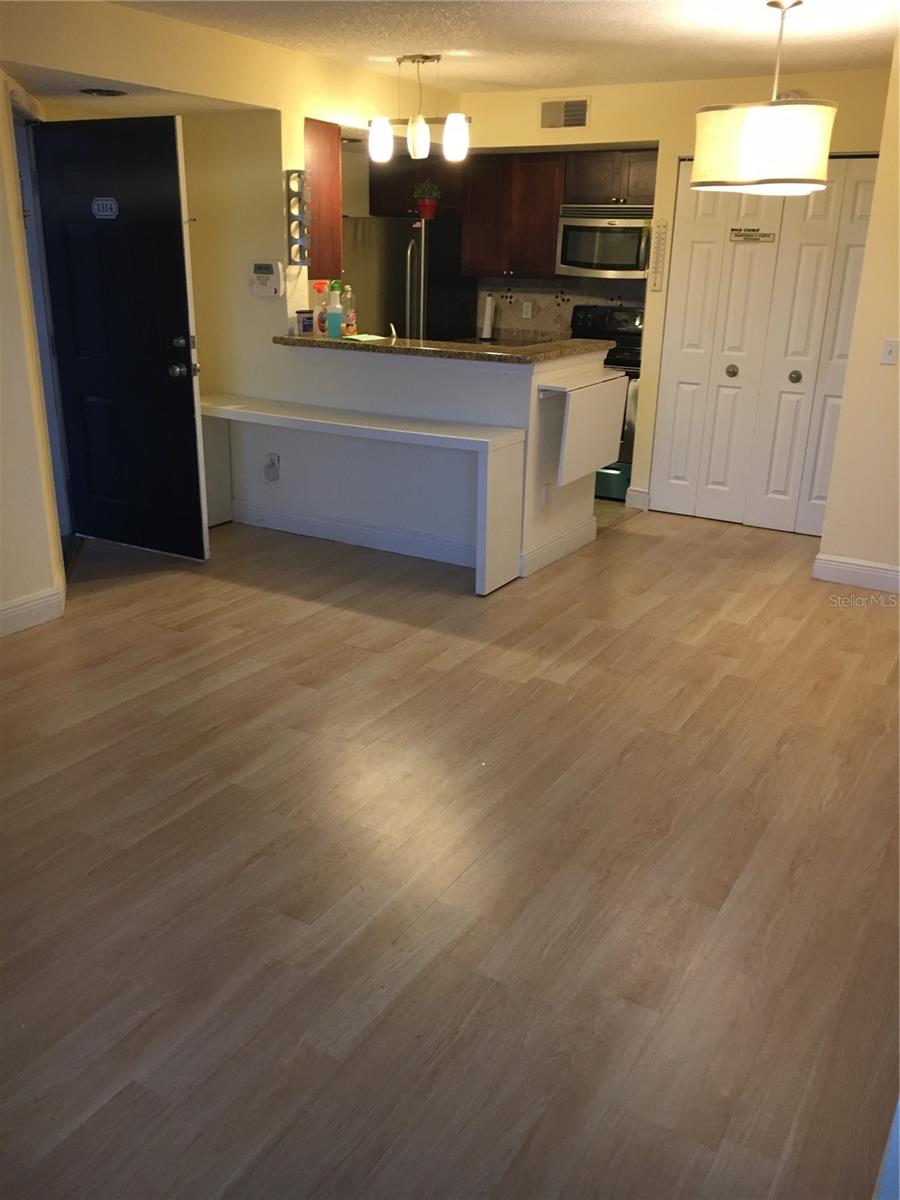 Image 5 of 9 For 5152 Conroy Road 1314