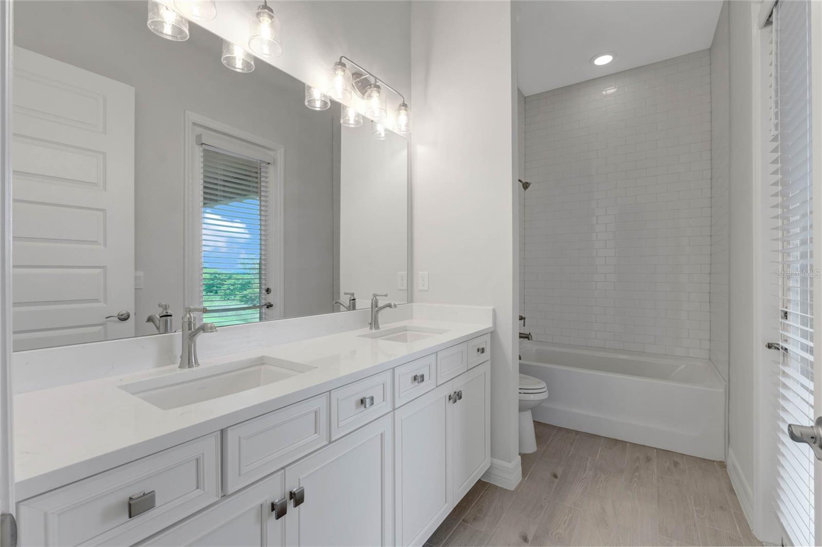 Image 14 of 35 For 3675 Malawi