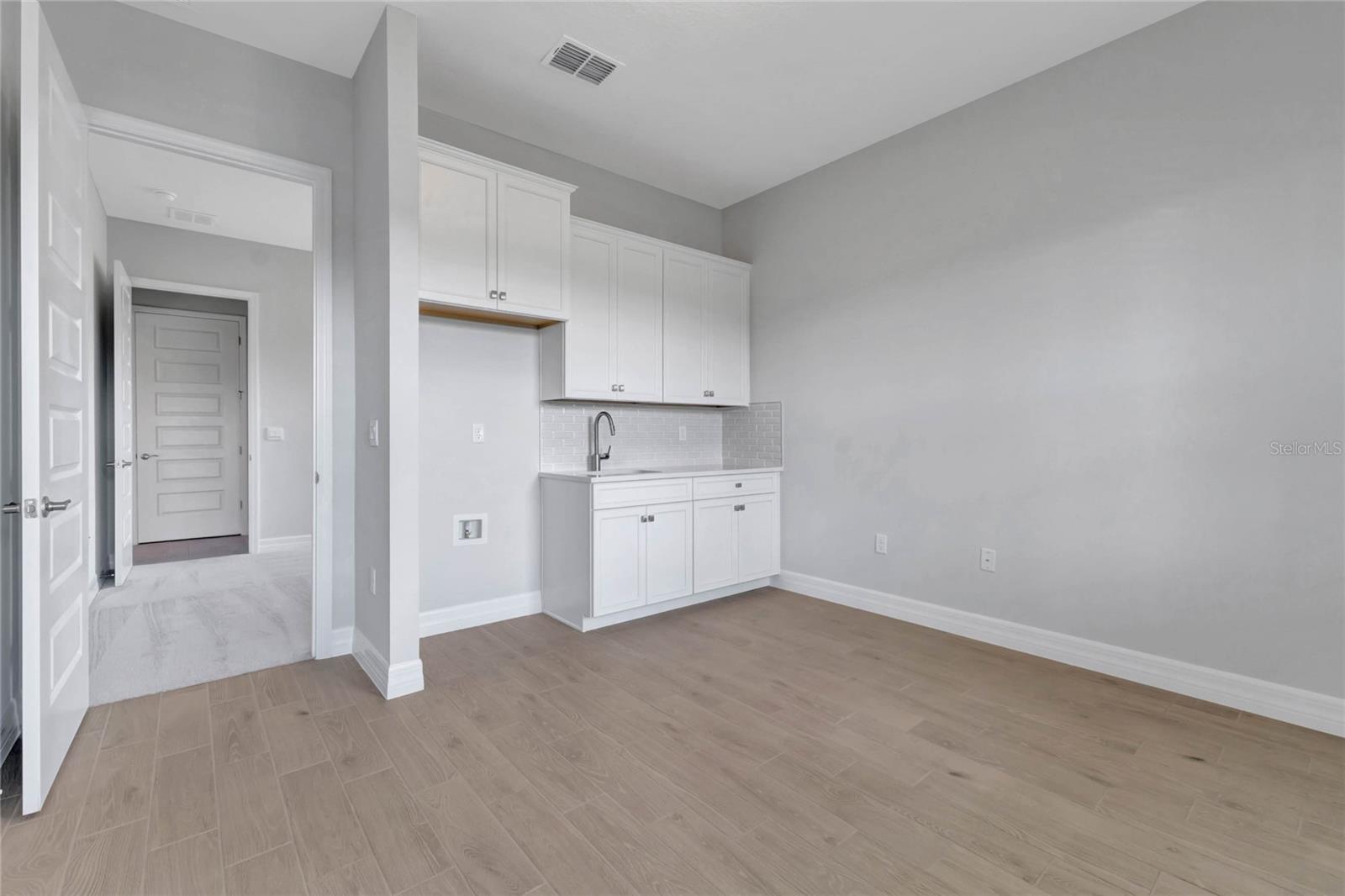 Image 21 of 35 For 3675 Malawi