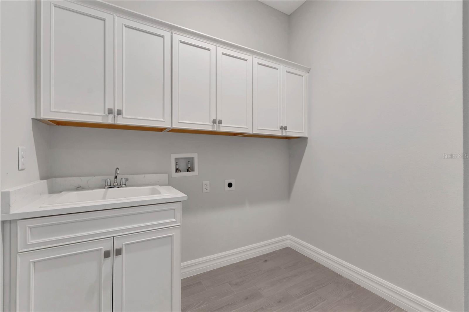 Image 24 of 35 For 3675 Malawi