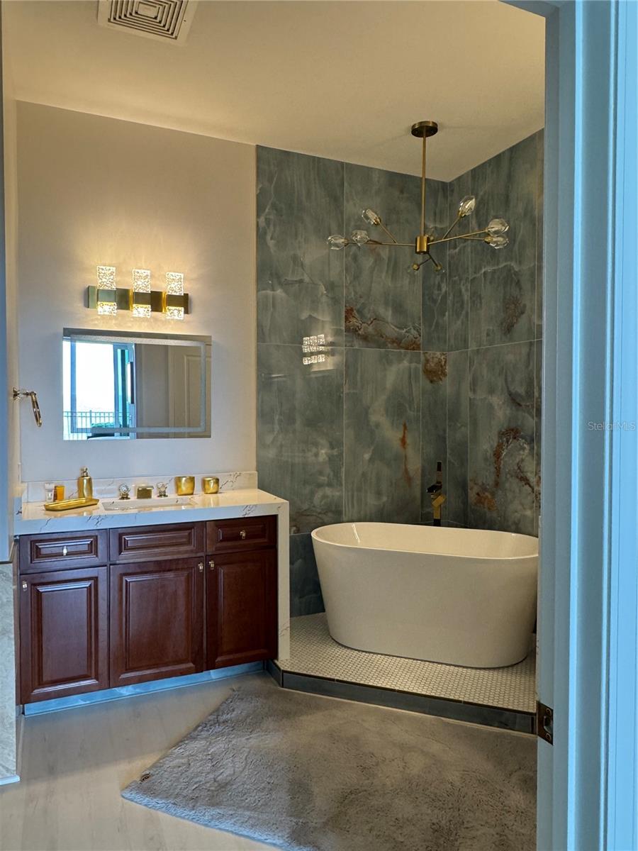 Image 22 of 41 For 200 Ocean Crest Drive 1112