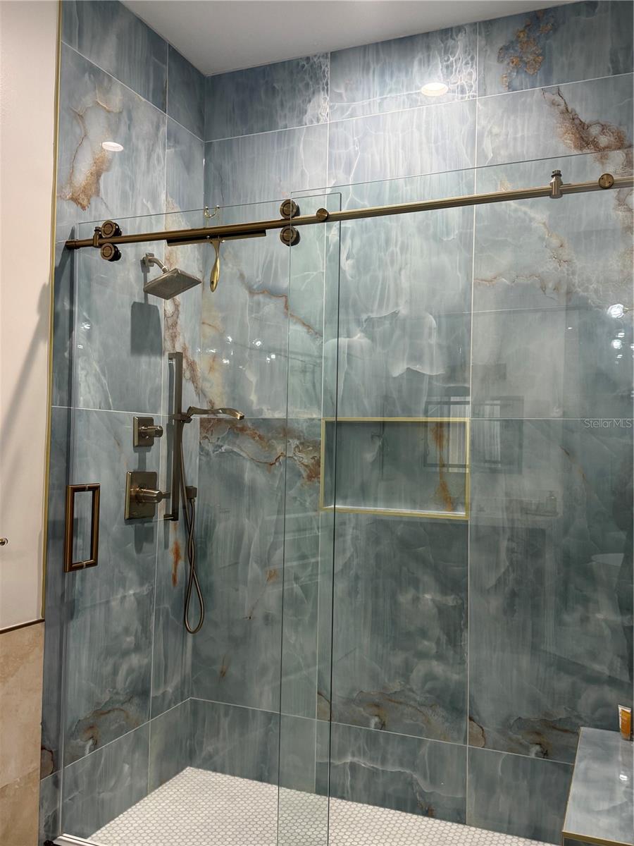 Image 23 of 41 For 200 Ocean Crest Drive 1112