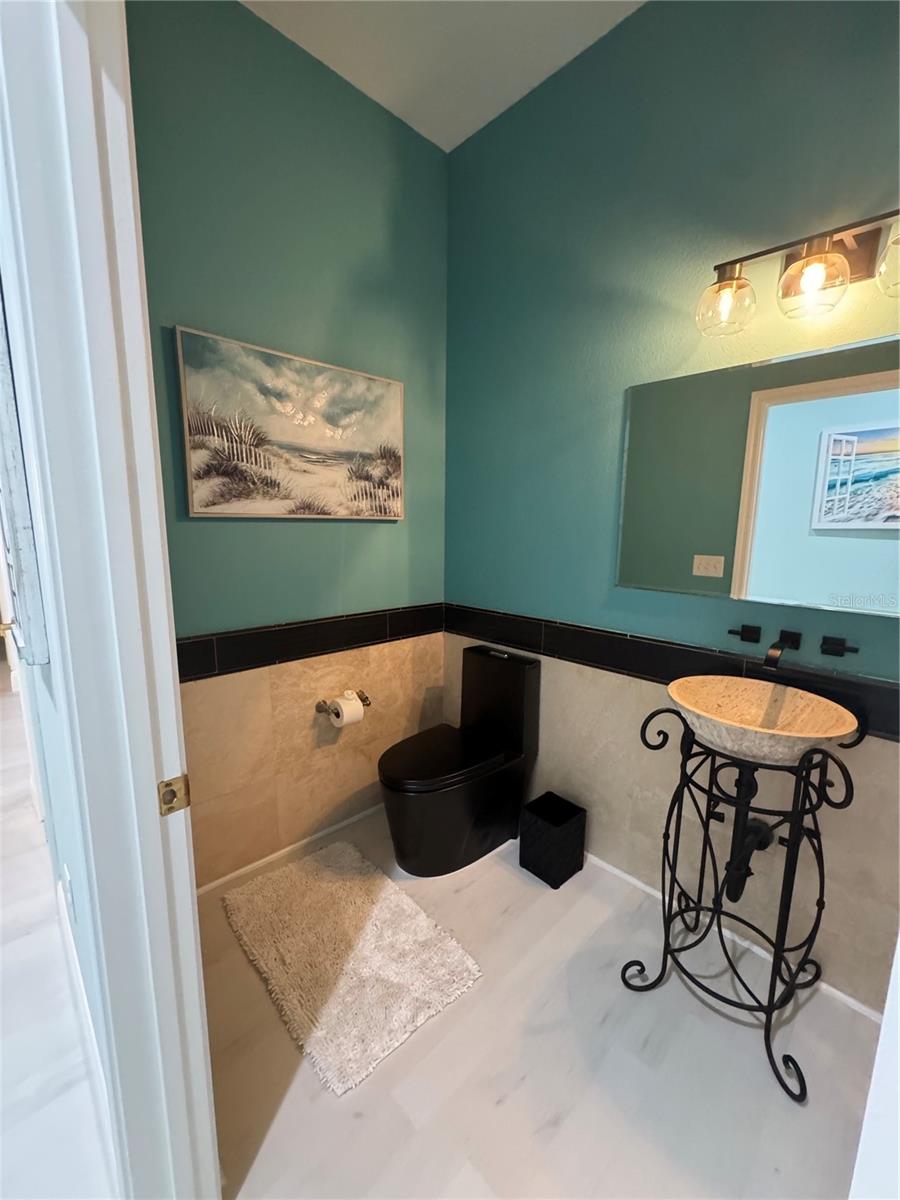 Image 30 of 41 For 200 Ocean Crest Drive 1112