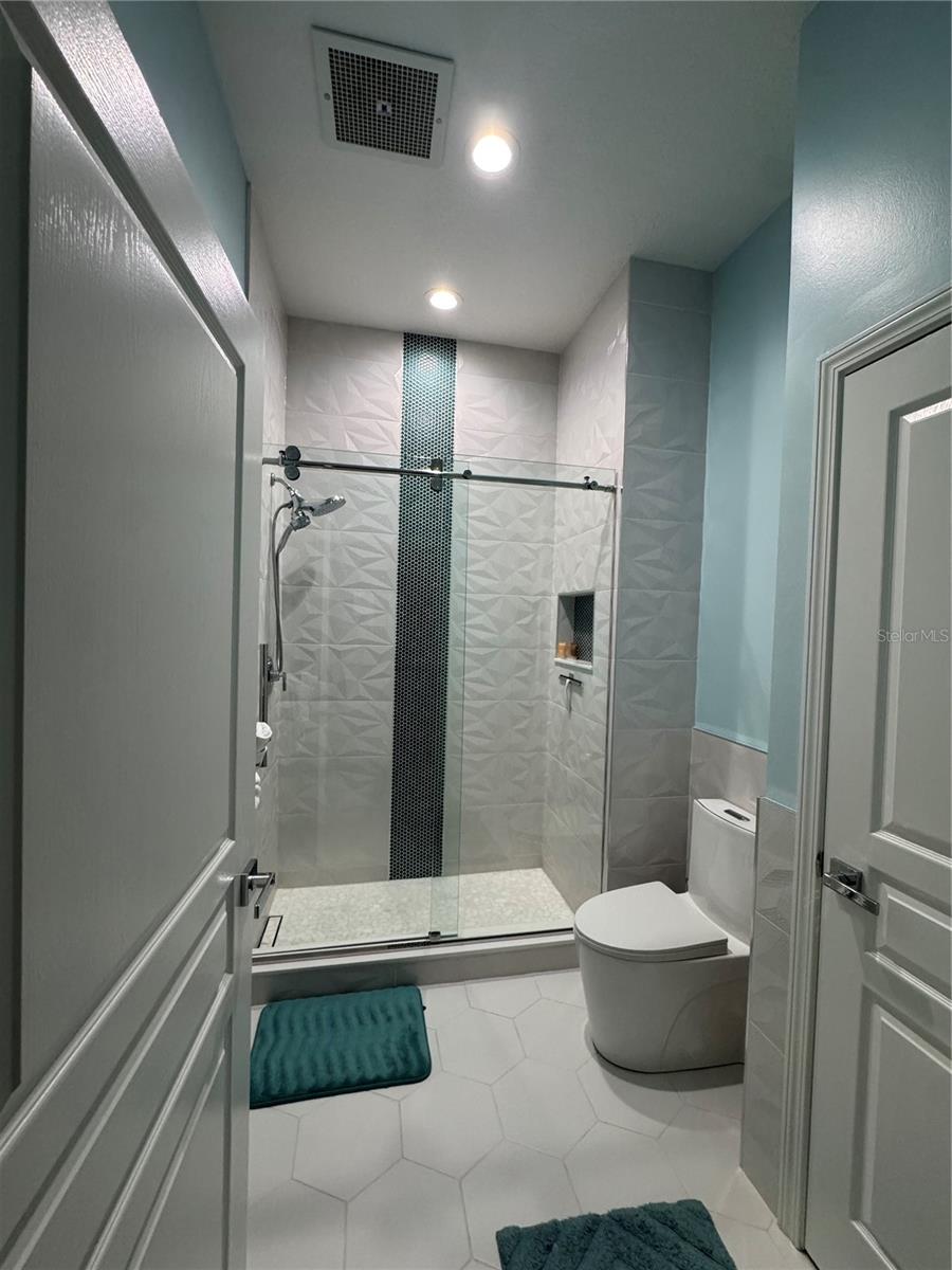 Image 37 of 41 For 200 Ocean Crest Drive 1112