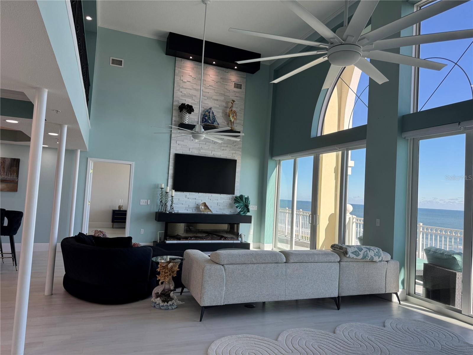 Image 4 of 41 For 200 Ocean Crest Drive 1112