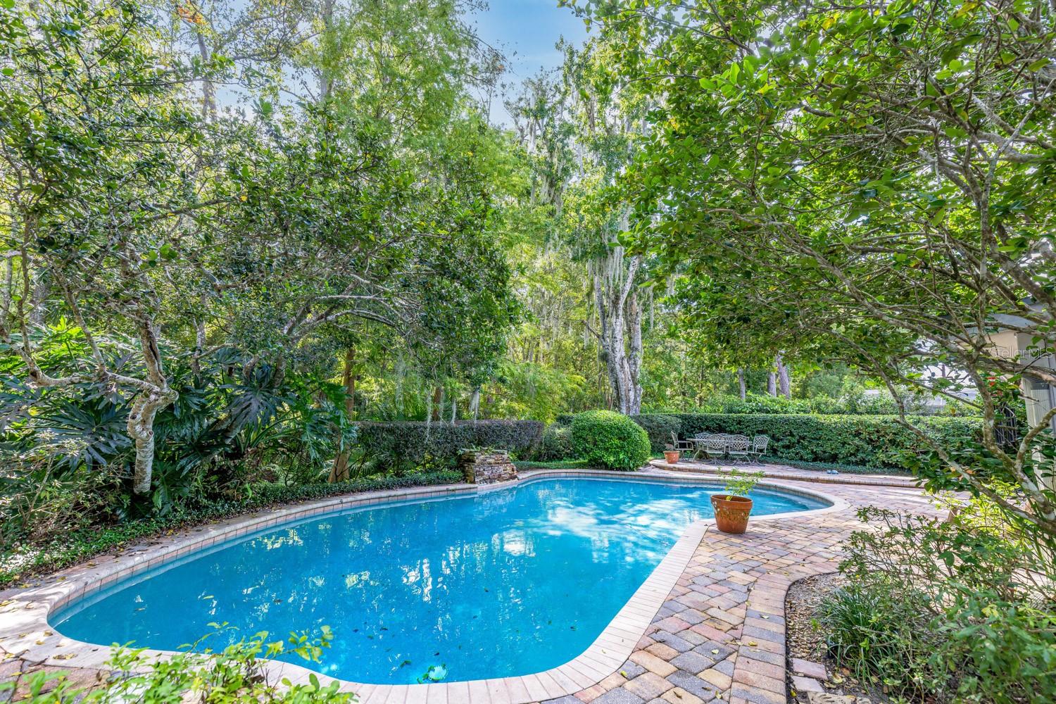 Image 18 of 48 For 728 Riverbend Boulevard