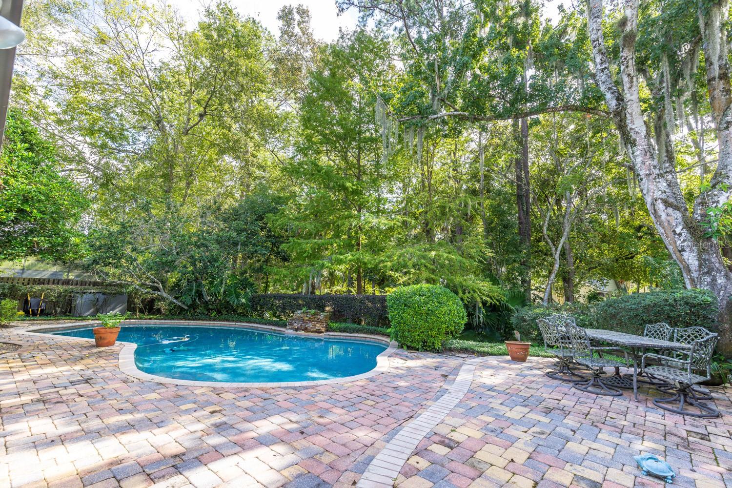 Image 19 of 48 For 728 Riverbend Boulevard