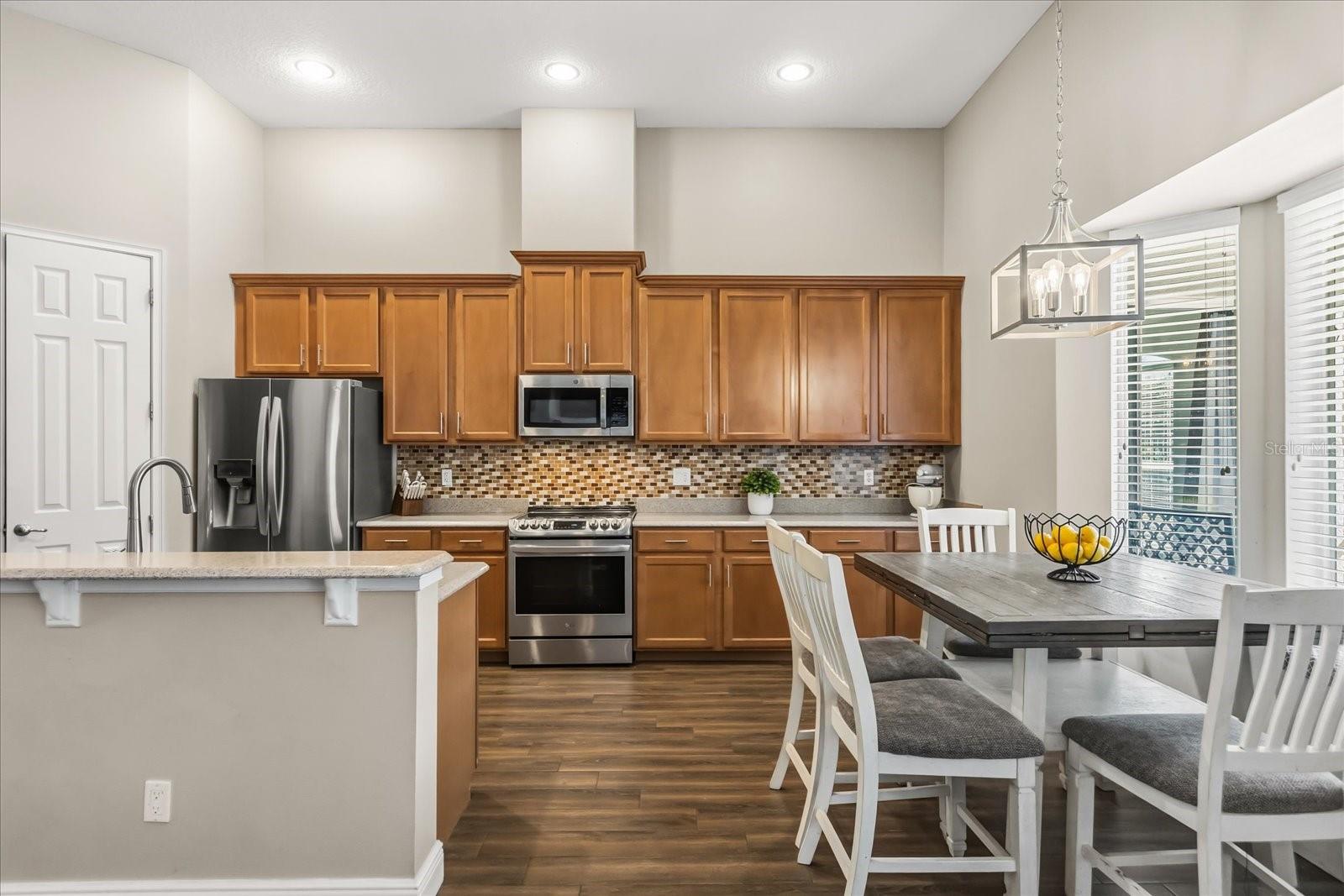 Listing photo id 8 for 6119 Hedgesparrows Ln