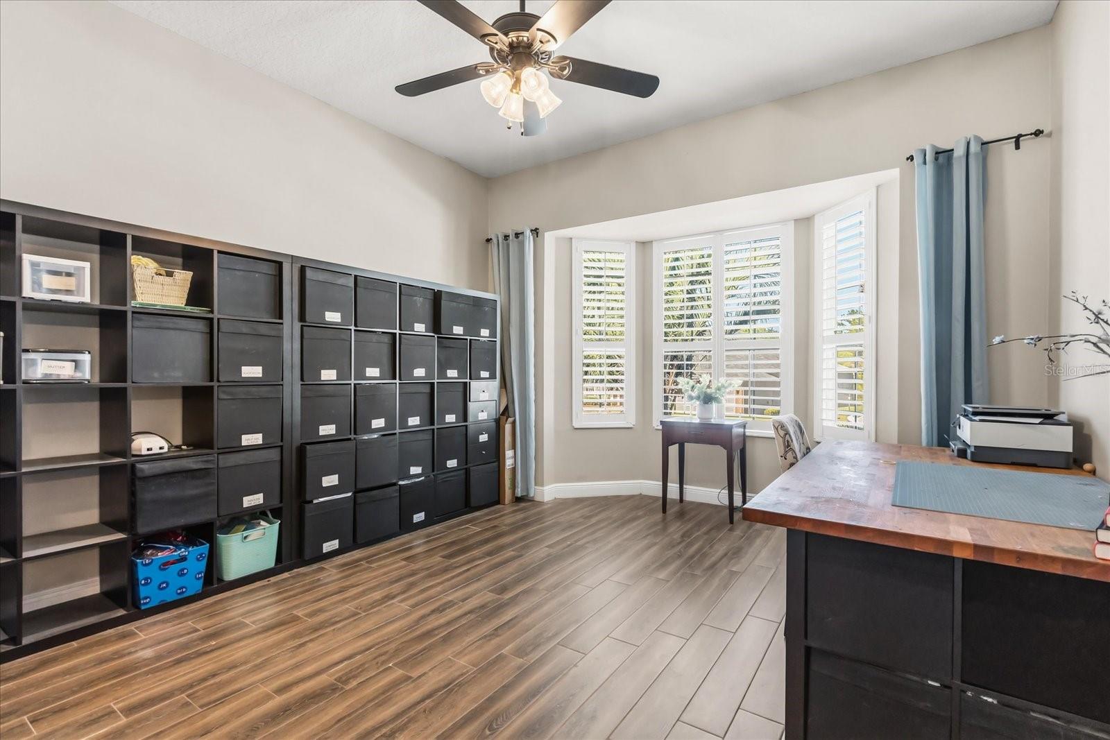 Listing photo id 11 for 6119 Hedgesparrows Ln