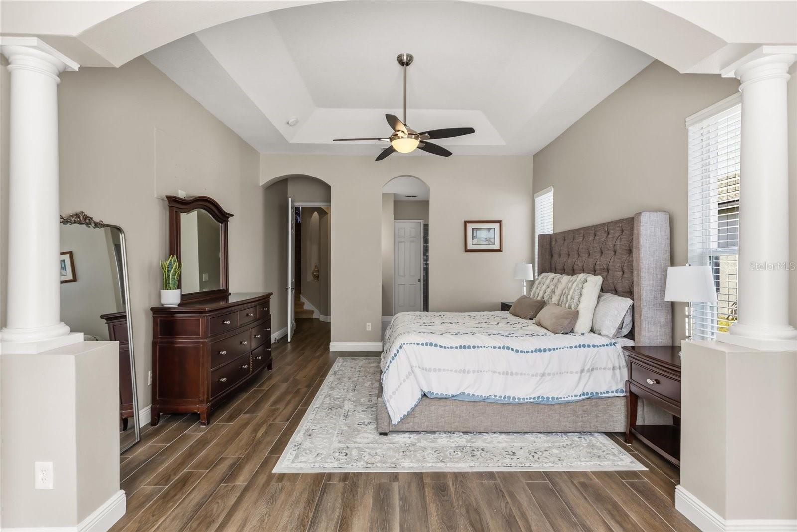 Listing photo id 13 for 6119 Hedgesparrows Ln