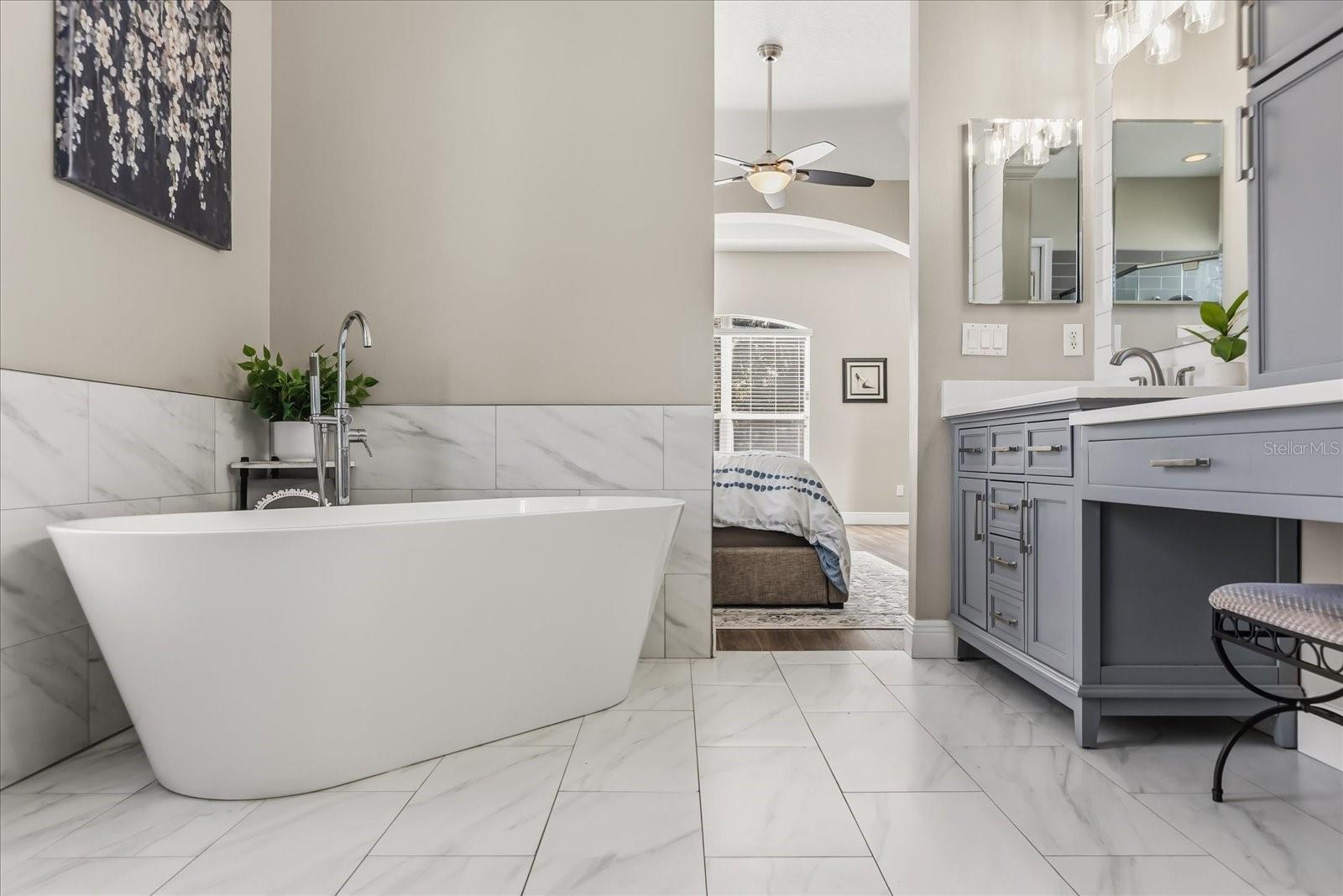 Listing photo id 18 for 6119 Hedgesparrows Ln