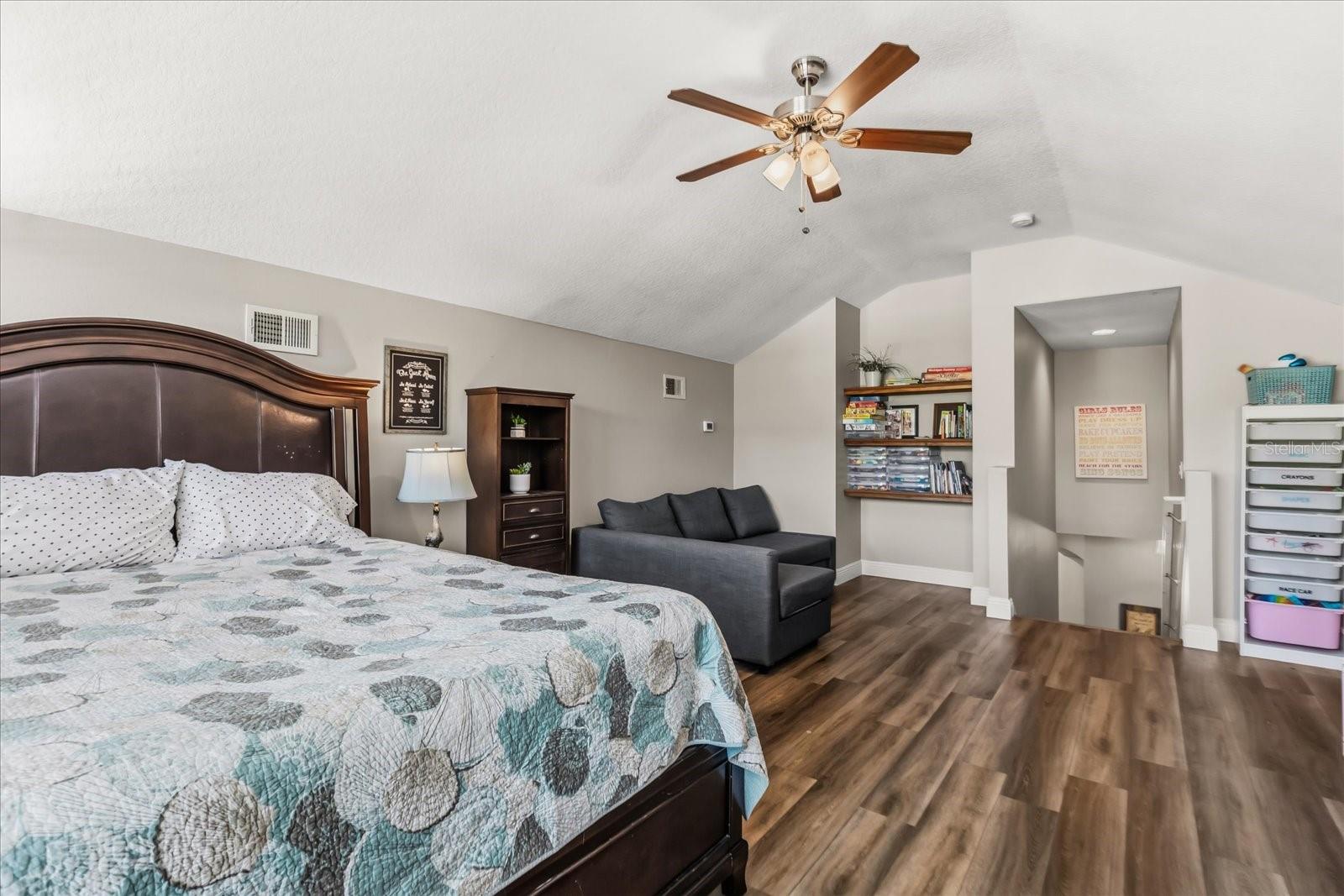 Listing photo id 20 for 6119 Hedgesparrows Ln