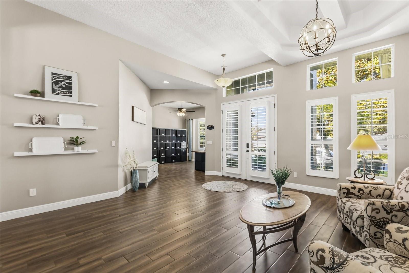 Listing photo id 2 for 6119 Hedgesparrows Ln