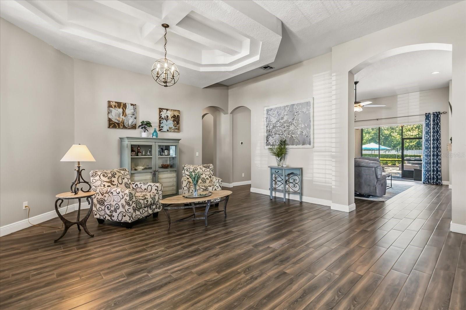 Listing photo id 3 for 6119 Hedgesparrows Ln