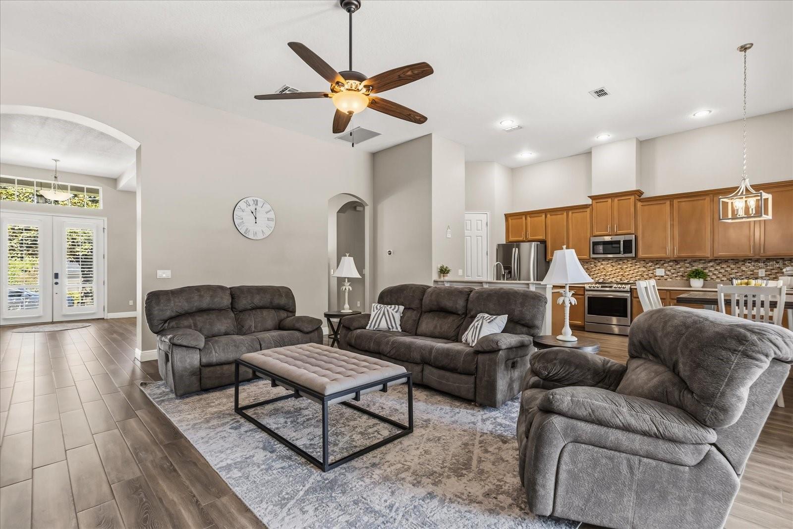 Listing photo id 5 for 6119 Hedgesparrows Ln