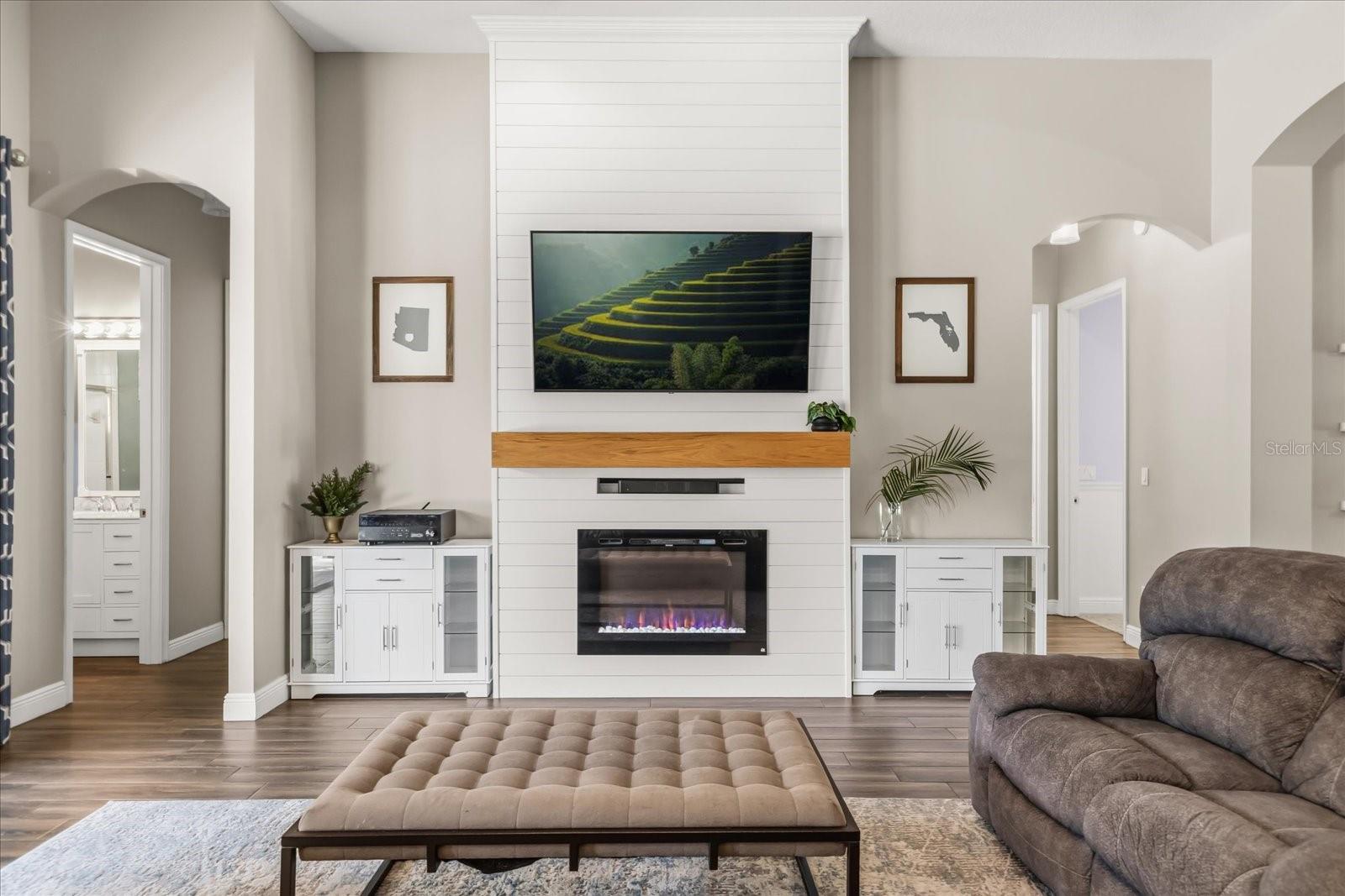 Listing photo id 6 for 6119 Hedgesparrows Ln