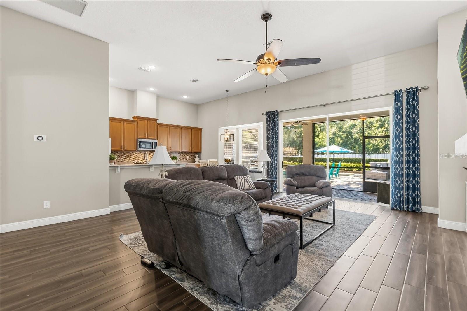 Listing photo id 7 for 6119 Hedgesparrows Ln