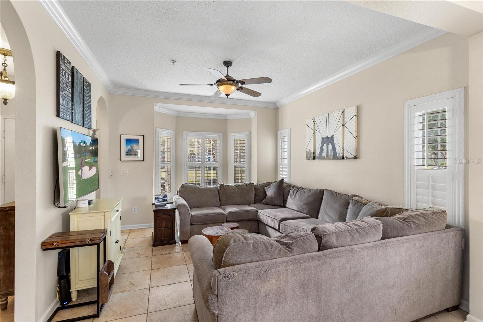 Image 5 of 30 For 9827 Poplar Place