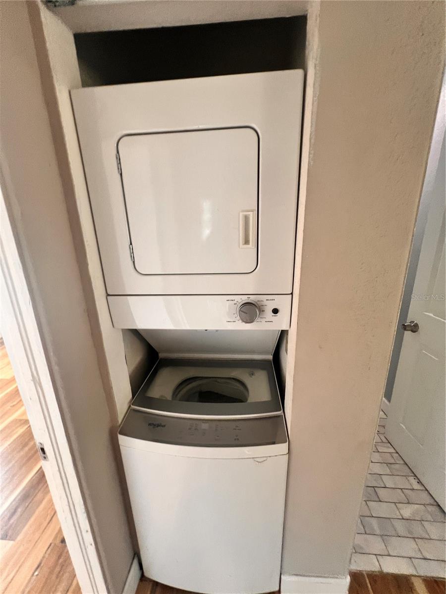 Image 10 of 11 For 1110 Poinsettia Avenue B