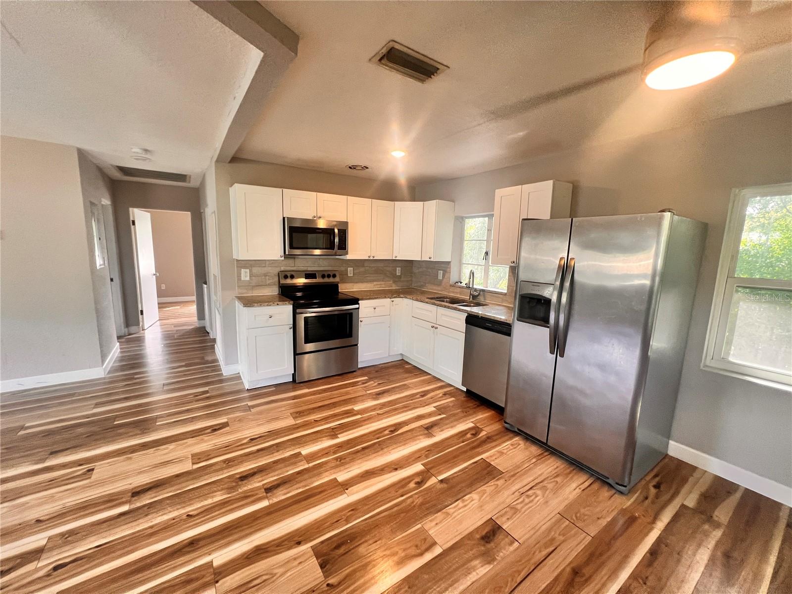 Image 4 of 11 For 1110 Poinsettia Avenue B