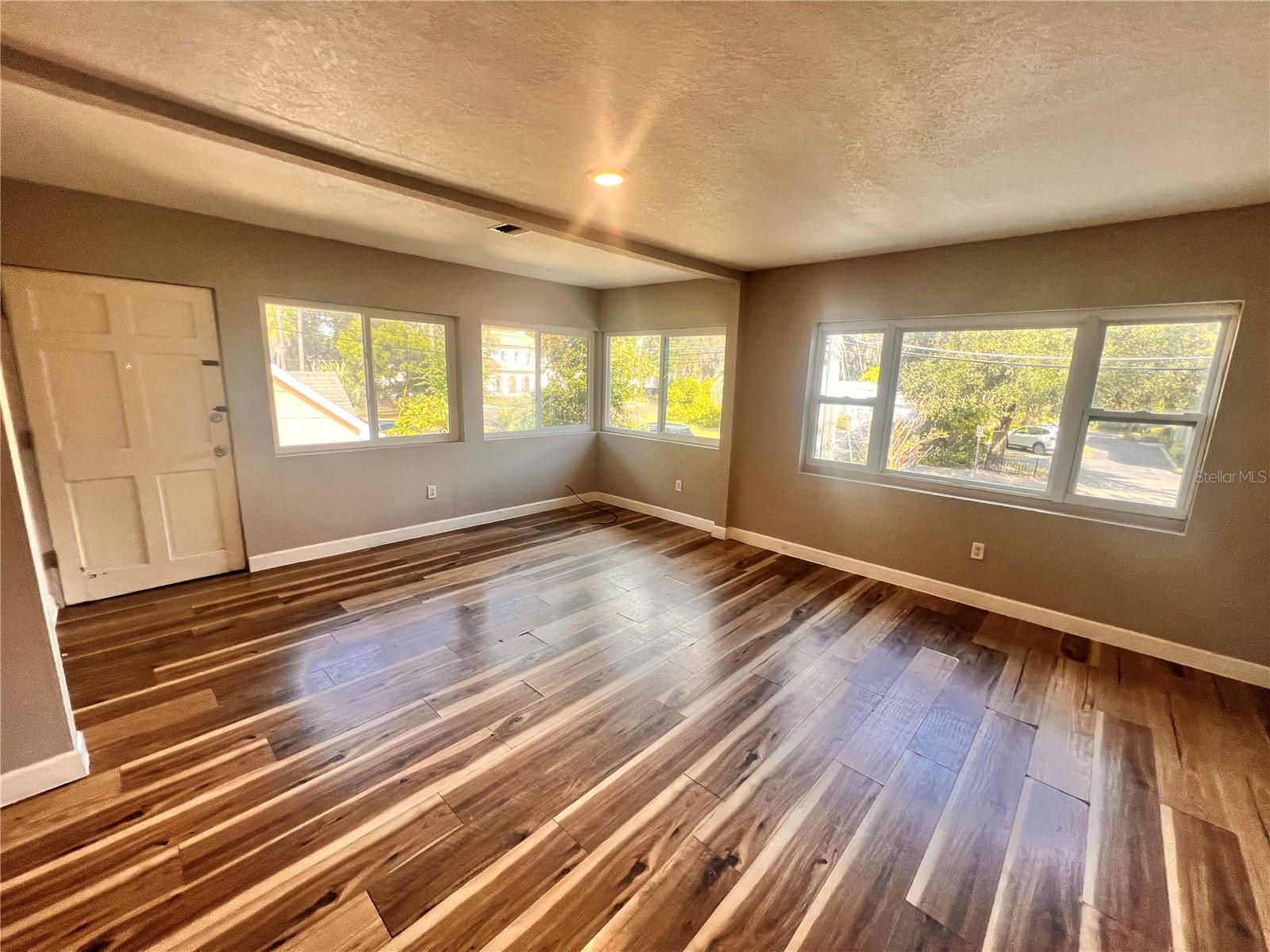 Image 5 of 11 For 1110 Poinsettia Avenue B