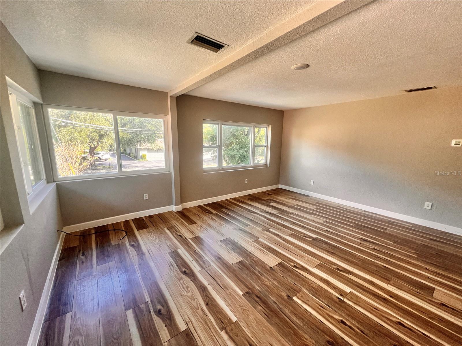 Image 6 of 11 For 1110 Poinsettia Avenue B